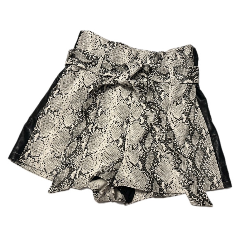 Honey Punch Shorts‎